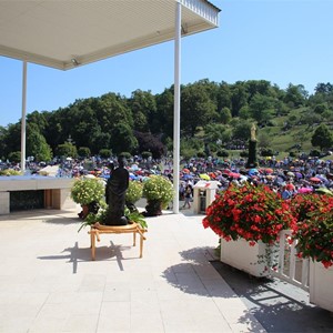 Kardinal Bozanić: "Trebamo uvijek gledati i težiti za onim što je u nebu, gdje Marija već dušom i tijelom boravi"
